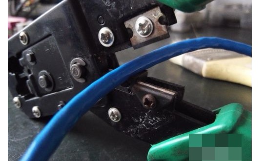 水晶头接触不良 网络连不上