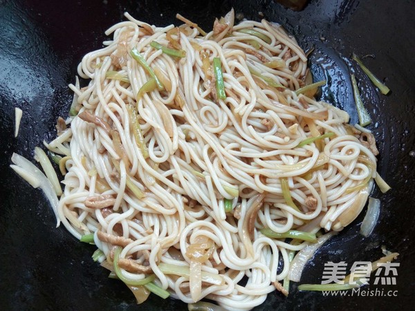 香芹榨菜里脊肉炒米粉