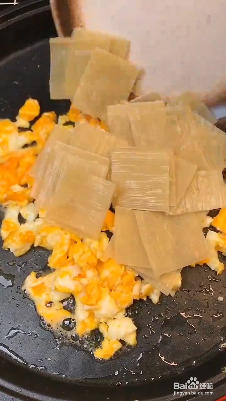 如何制作家庭版火腿烤冷面