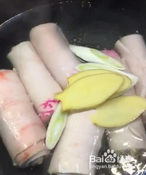 如何做麻辣猪皮卷