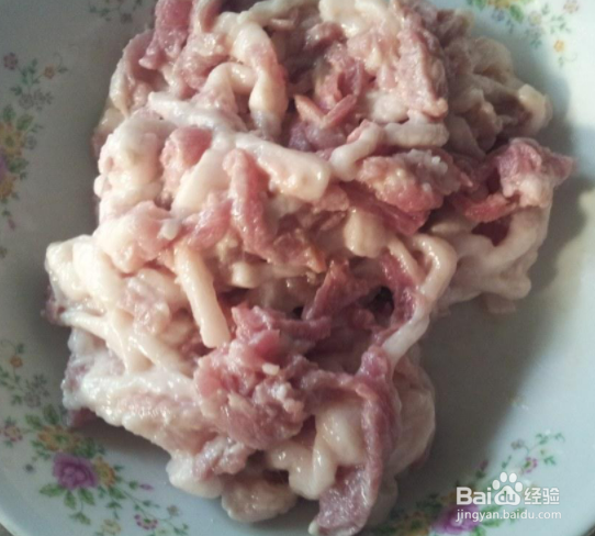 裹了生粉的肉怎么炒不粘锅