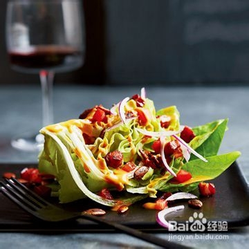 黄油莴苣沙拉配番茄油醋汁