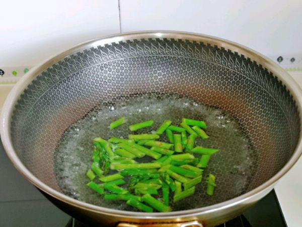 芦笋香肠炒素鸡