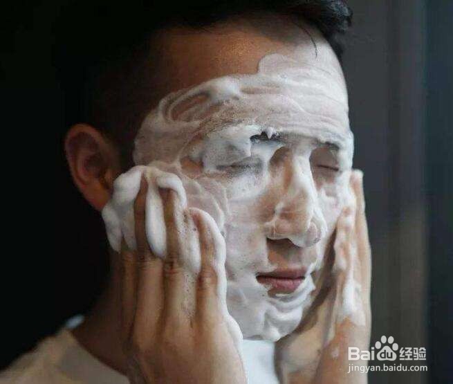 男士们该如何成功地美容护肤祛痘呢