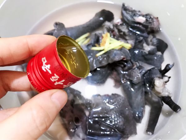 红枣桂圆乌鸡竹荪汤