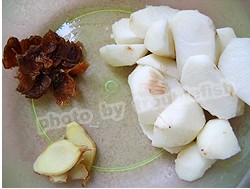 红萝卜桂圆炆兔肉