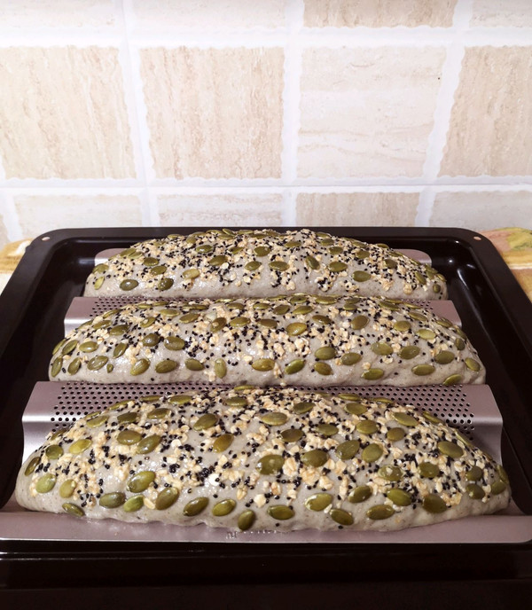 黑芝麻馅软欧包