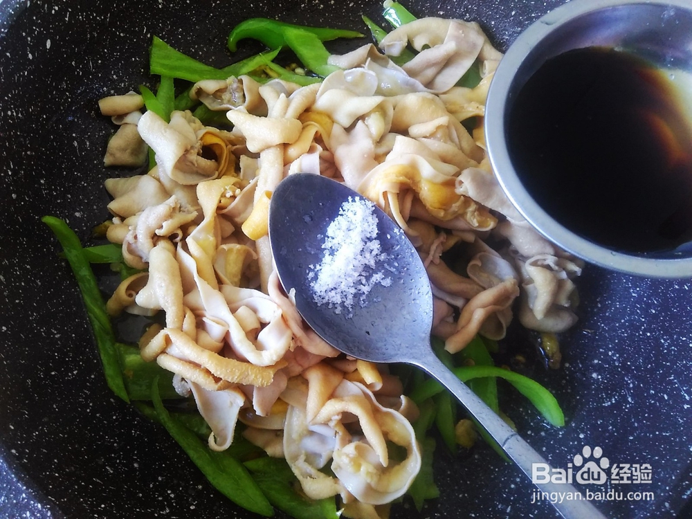 青椒爆炒鸭肠的做法