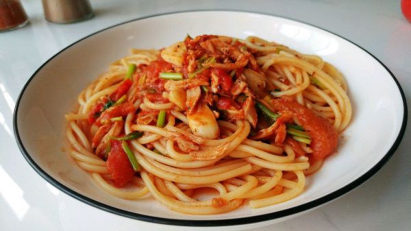 蒜辣茄香鸡丝面