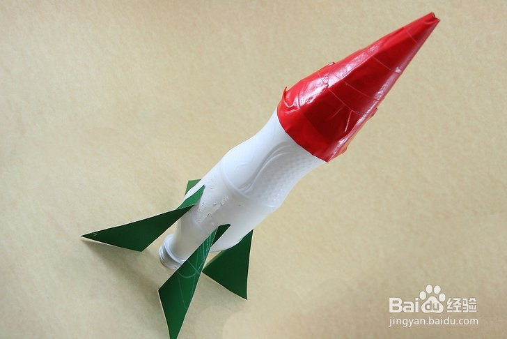 如何使用可乐瓶制作动力火箭模型