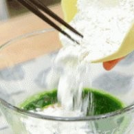 制作翡翠山药泥卷