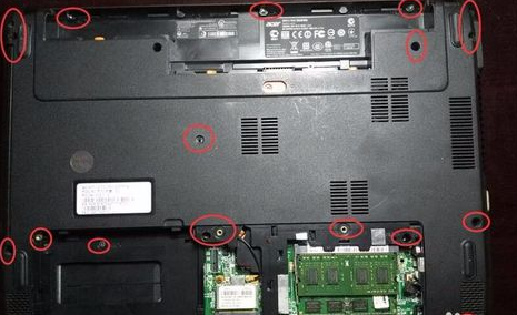 我的笔记本上电源显示上是个（X）而且写着“您的电池出现问题，因此可能导致您的计算机突然关机。”