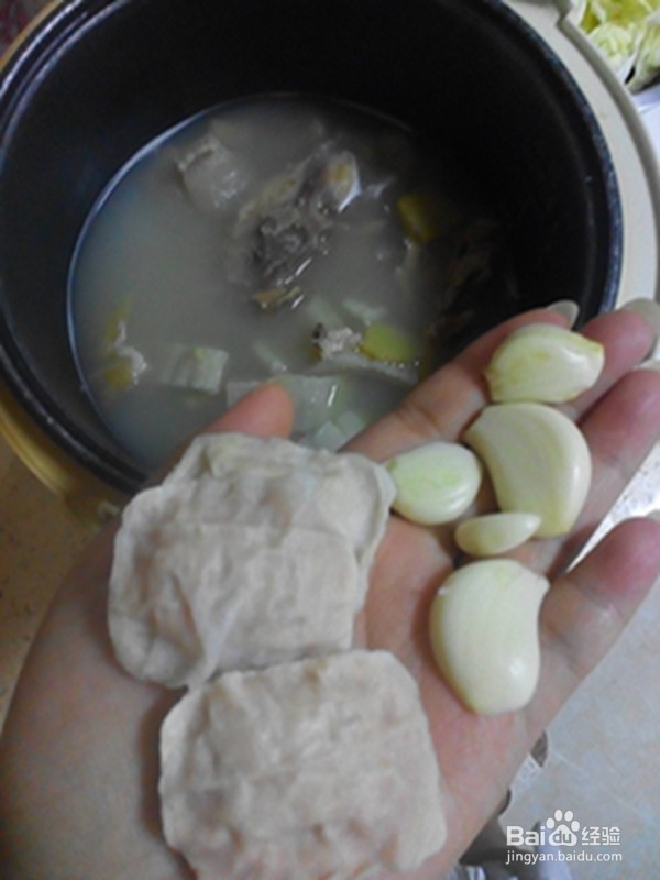 剩鸡骨熬白菜