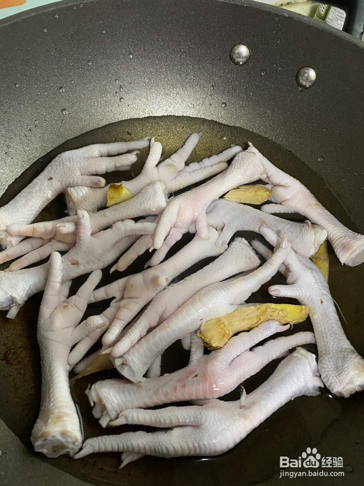 砂锅鸡爪的做法
