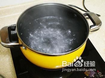 白衣服淋雨变黄怎么办