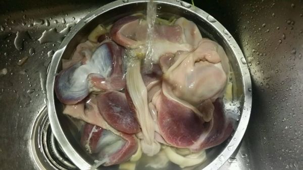 酸菜辣椒炒鹅肾