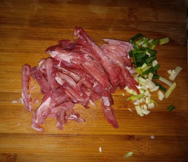 肉炒竹笋丝胡萝卜木耳