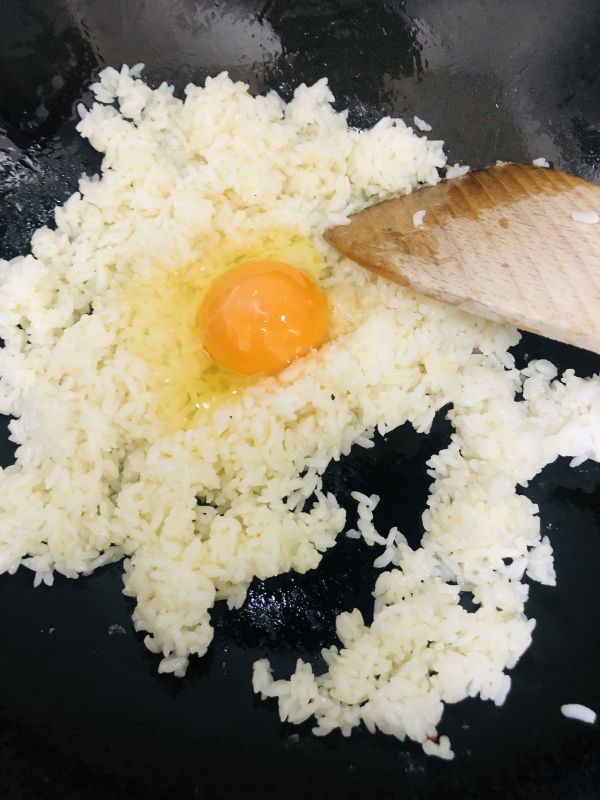 黄金米腊肠蛋炒饭