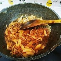 在家制作美味的黑椒肥牛饭