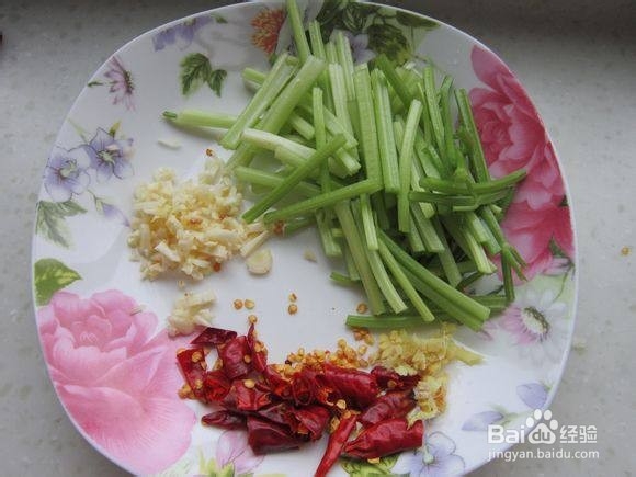 如何做美味的香辣鱿鱼须