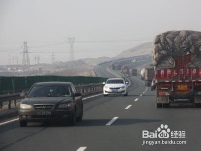 高速公路行车紧记六点