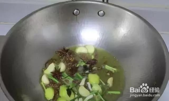 杨梅酒小龙虾的做法