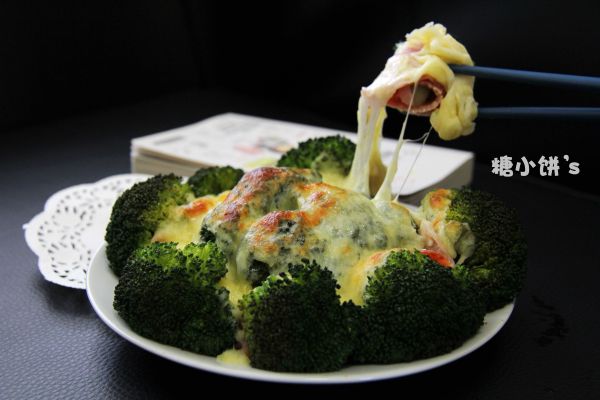 焗烤西兰花培根卷