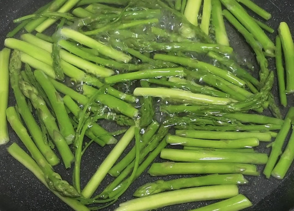 酱香鸡蛋炒芦笋尖