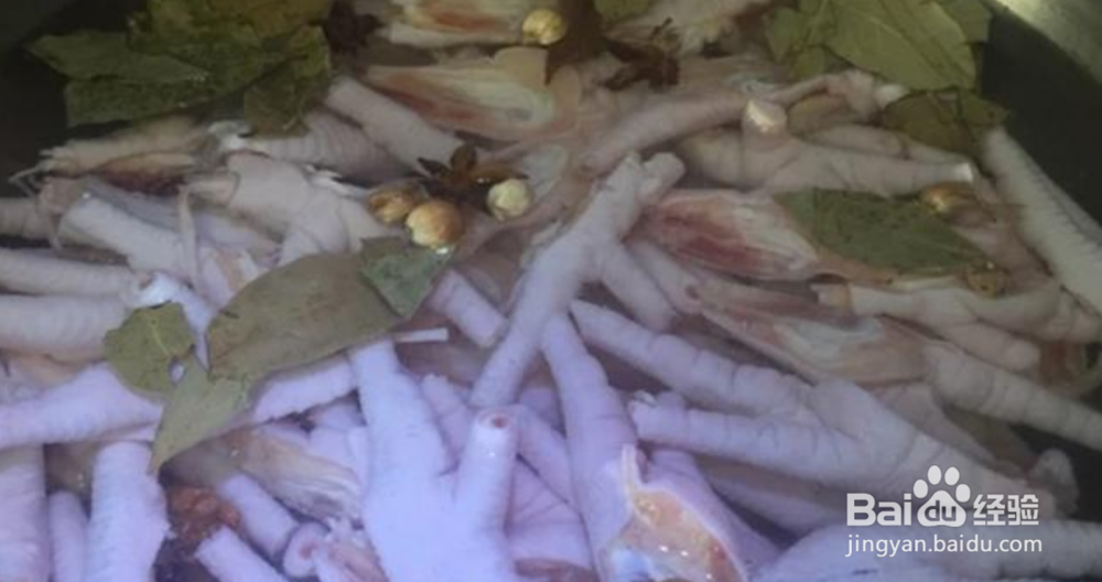 自制皮韧肉香嚼劲十足又酸辣可口的泡椒凤爪