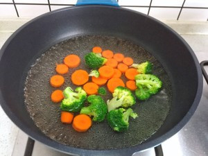 鸡胸肉时蔬饼的做法