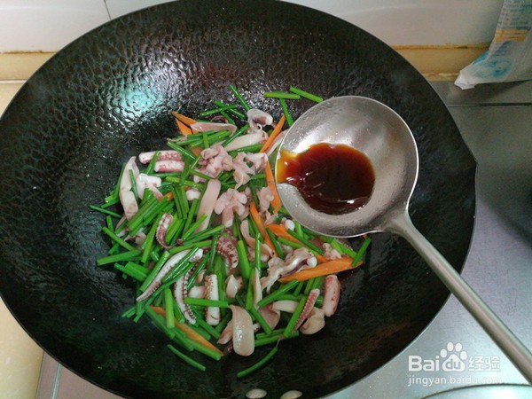 韭菜苔炒鱿鱼头的做法