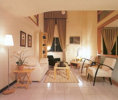 察“颜”观“色”挑选板式家具