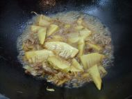 春笋黄瓜炒肉的做法