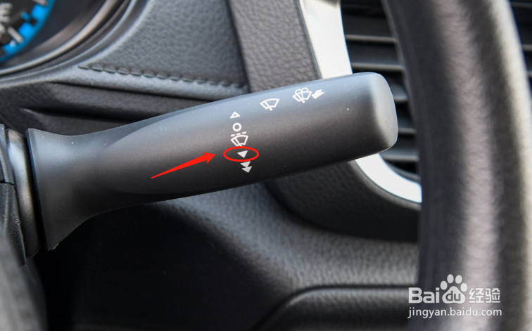 丰田致享车辆雨刮器的使用方法