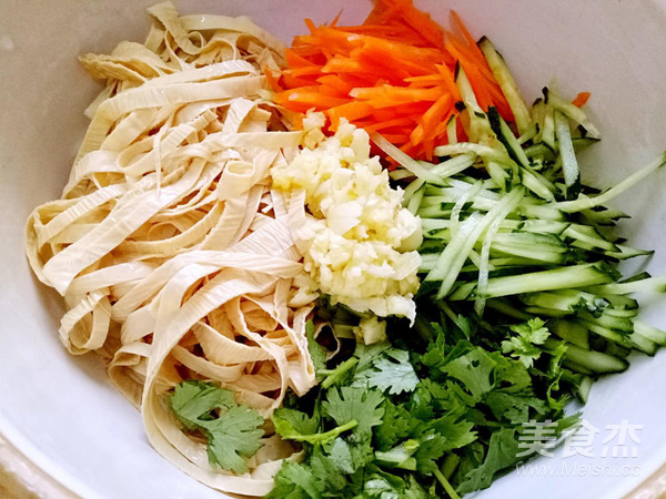 凉拌豆油皮菜谱