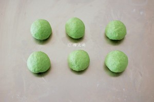 食补佳品菠菜口袋饼的做法