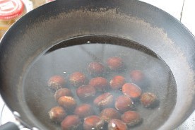 如何做无油香菇栗子鸡？