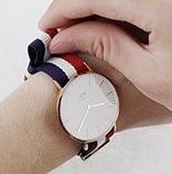 怎么更换DW的表带