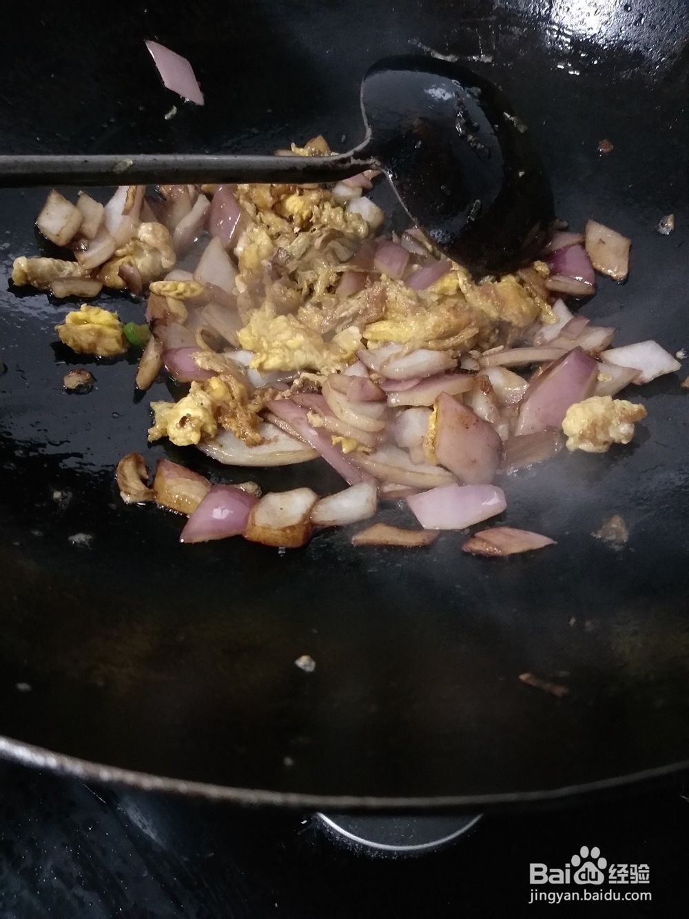 怎样做葱头丁炒鸡蛋？