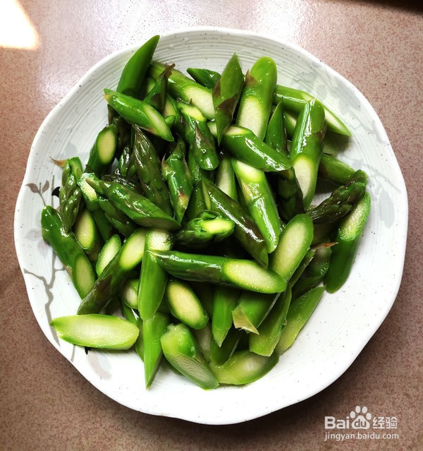 芦笋炒虾球的制作方法