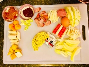 教你制作美味的辣年糕火锅