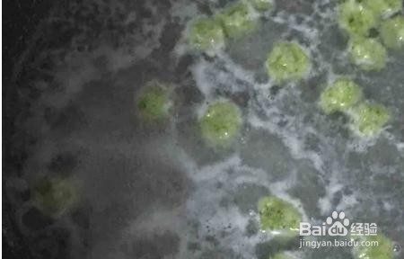 宝宝辅食之翡翠虾球的做法