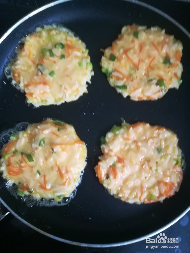 给宝宝做米饭鸡蛋饼