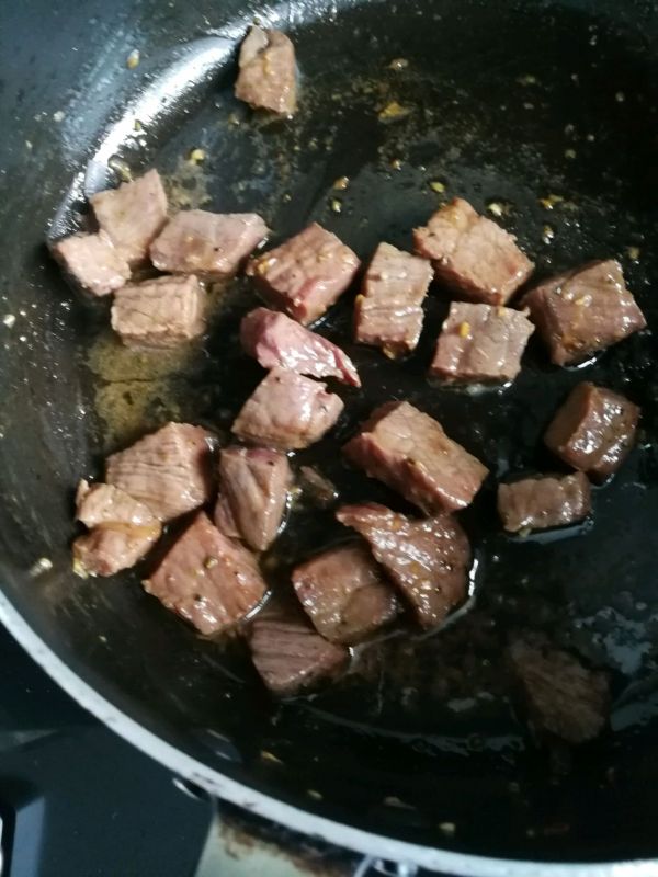 黑椒牛肉粒焖杏鲍菇