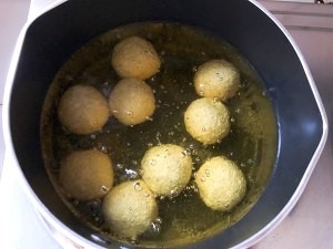 怎么做空心麻球