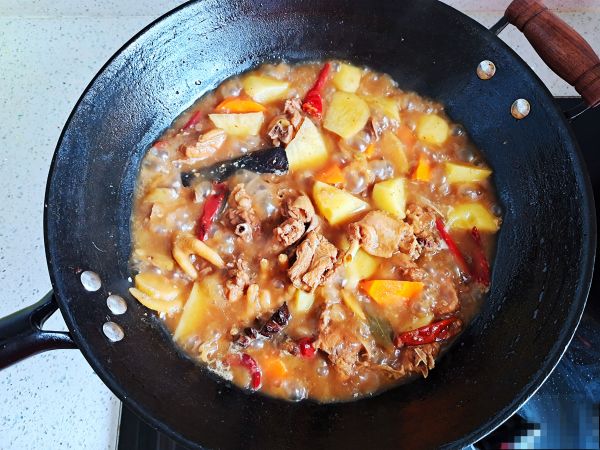 家常土豆炖鸡块