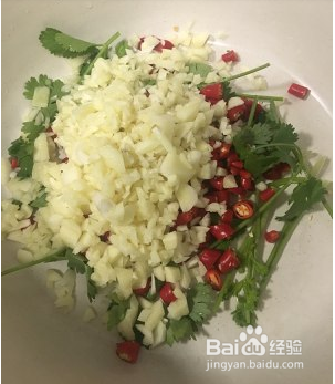 鸡脚还是酸辣的好吃