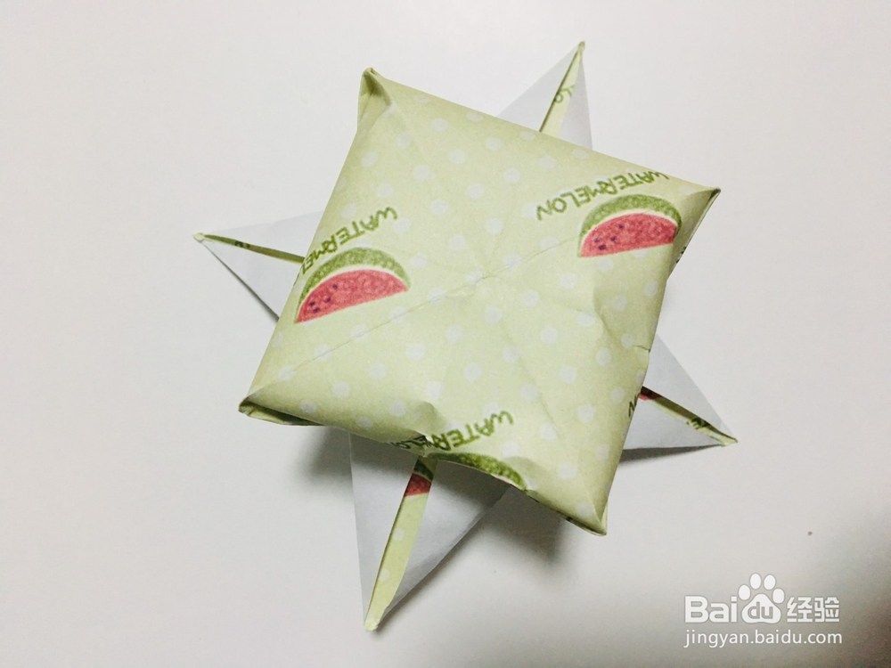 手工折纸：怎样用纸折一个四角星盒子？