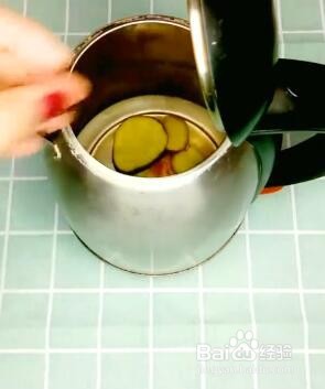 如何快速清洁热水壶水垢？