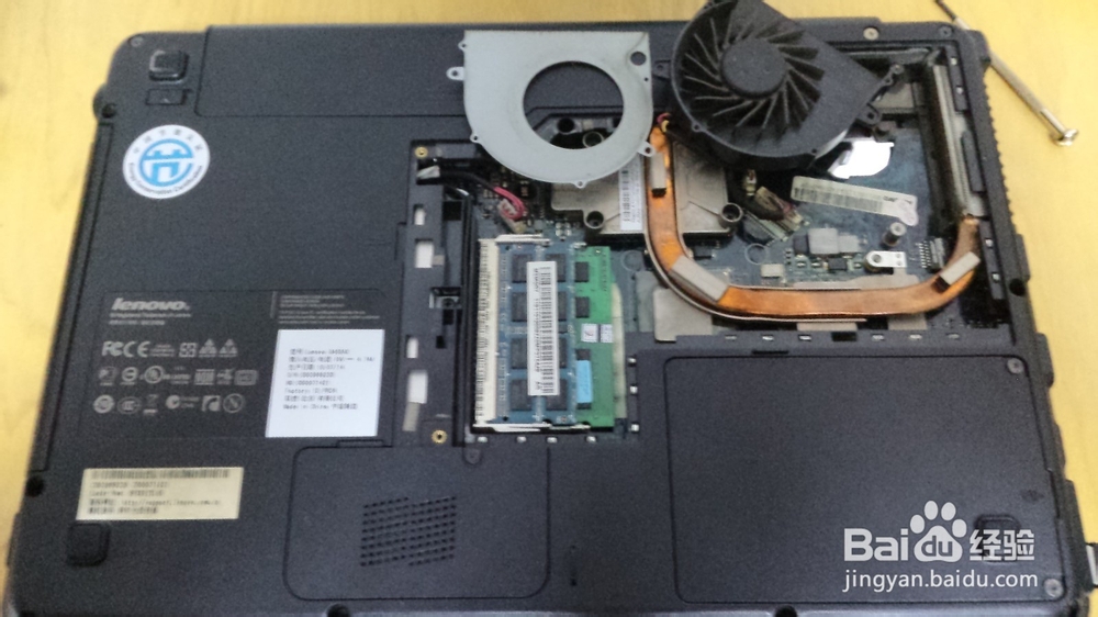 ；联想笔记本电脑怎么清理灰尘